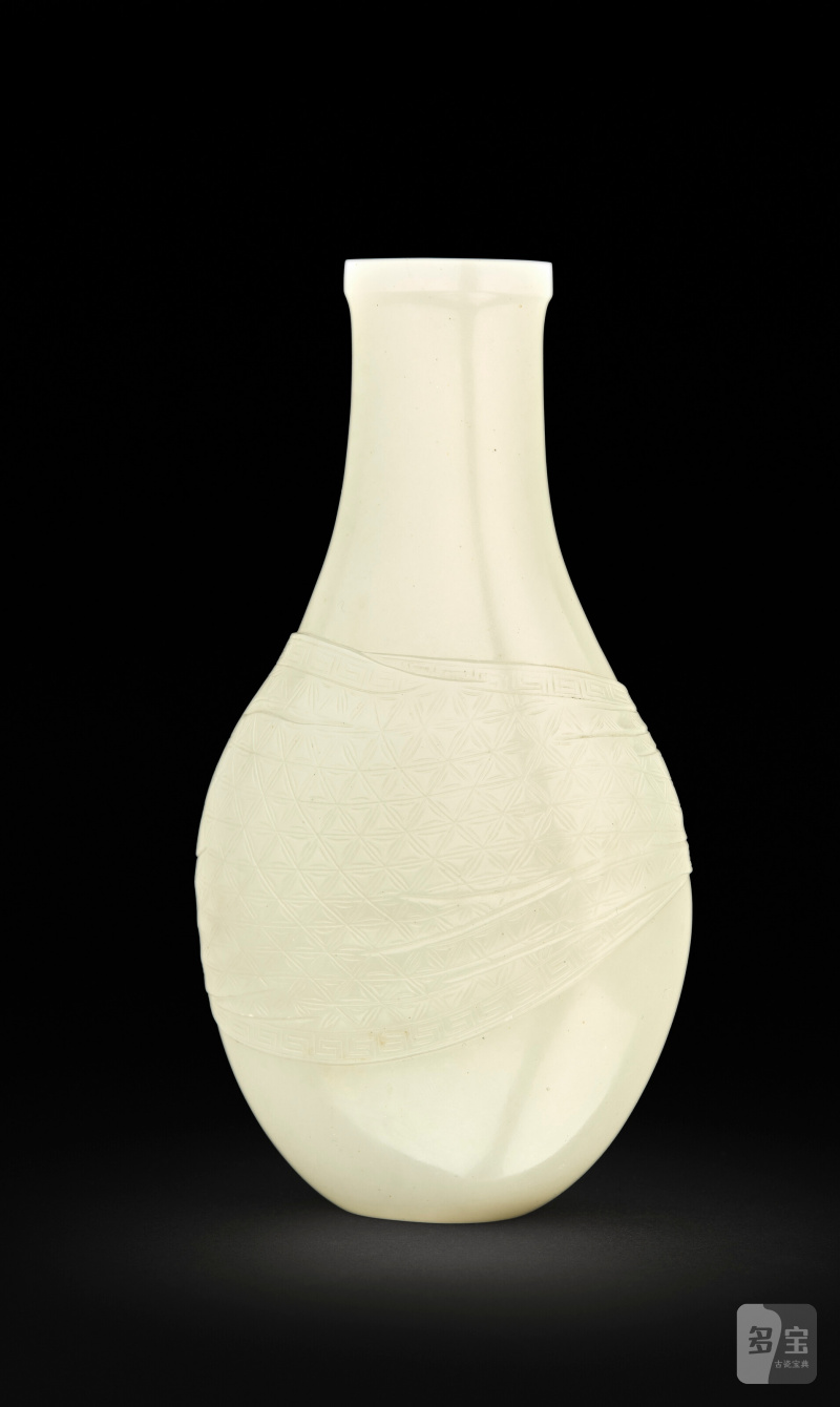 PETIT VASE EN JADE CÉLADON PÂLE À DÉCOR DE RUBAN  CHINE, DYNASTIE QING, XVIIIE-XIXE SIÈCLE - 图4